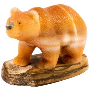 Композиция «Медведь», драгоценный камень Селенит