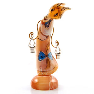 Фигурка из камня «Коза Агаша с коромыслом» Драгоценный камень селенит