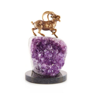Фигурка «Горный козел на аметисте», камни аметист, доломит, 111 мм