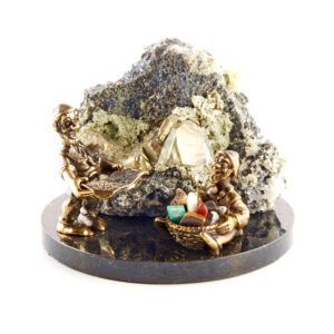 Фигурка «Гном с пиритом», камни пирит, доломит, 87 мм