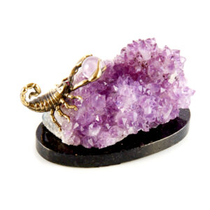 Фигурка «Скорпион на аметисте», камни аметист, доломит, 62 мм