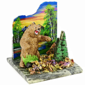 Композиция из камня «Медведь в ярости» Драгоценный камень змеевик, литьевой мрамор