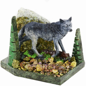 Композиция из камня «Черный волк» Драгоценный камень змеевик, литьевой мрамор