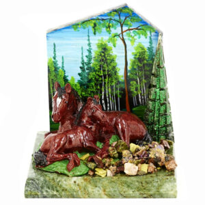 Композиция из камня «Лошади» Драгоценный камень змеевик, литьевой мрамор