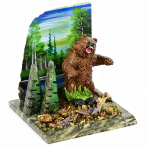 Композиция из камня «Медведь в ярости» Драгоценный камень змеевик, литьевой мрамор