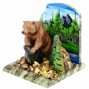 Композиция из камня «Медведь с камнем» Драгоценный камень змеевик, литьевой мрамор