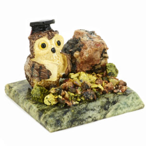 Композиция из камня «Сова» Драгоценный камень змеевик, литьевой мрамор