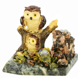 Композиция из камня «Совы» Драгоценный камень змеевик, литьевой мрамор