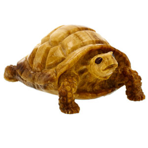 Фигурка из натурального камня «Морская черепаха» Драгоценный камень ангидрит, рубин