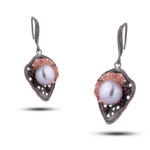 Серьги серебряные с камнями жемчуг и гранатами