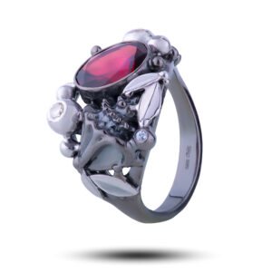 Кольцо «Виктория», камни гранат, фианит, размер 17,75