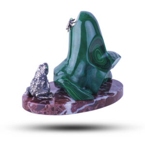 Композиция из камня «Лягушка и муха» Камень малахит