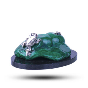 Фигура из камня «Лягушка и муха» Камень малахит