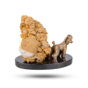 Фигурка «Пудель» кальцит, сидерит на сфалерите