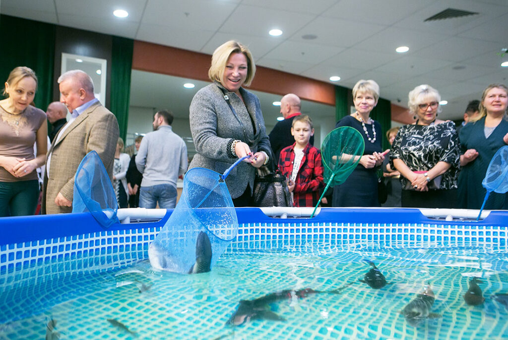 Надежда Бабкина устроила рыбалку в театре