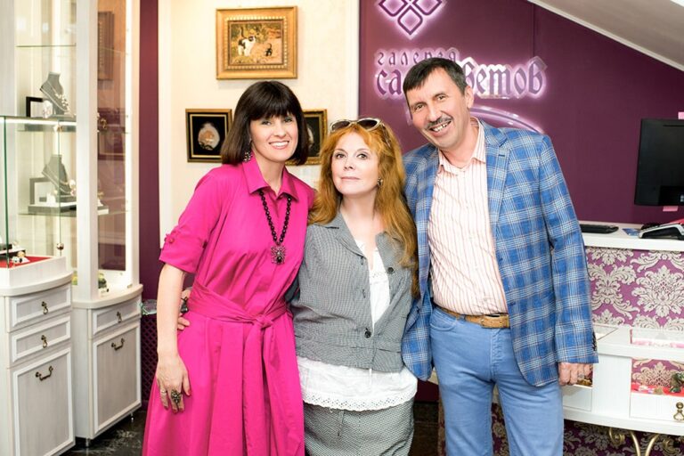 Клара Новикова в «Галерее самоцветов»