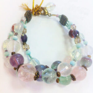 Браслет «Иней» из камней флюорит, розовый кварц