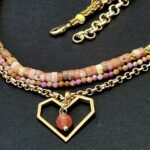 Колье 3 нити, камни гематит, родохрозит, яшма, родий золотого цвета, 42-44-46 см, Арт. Д-О-2307