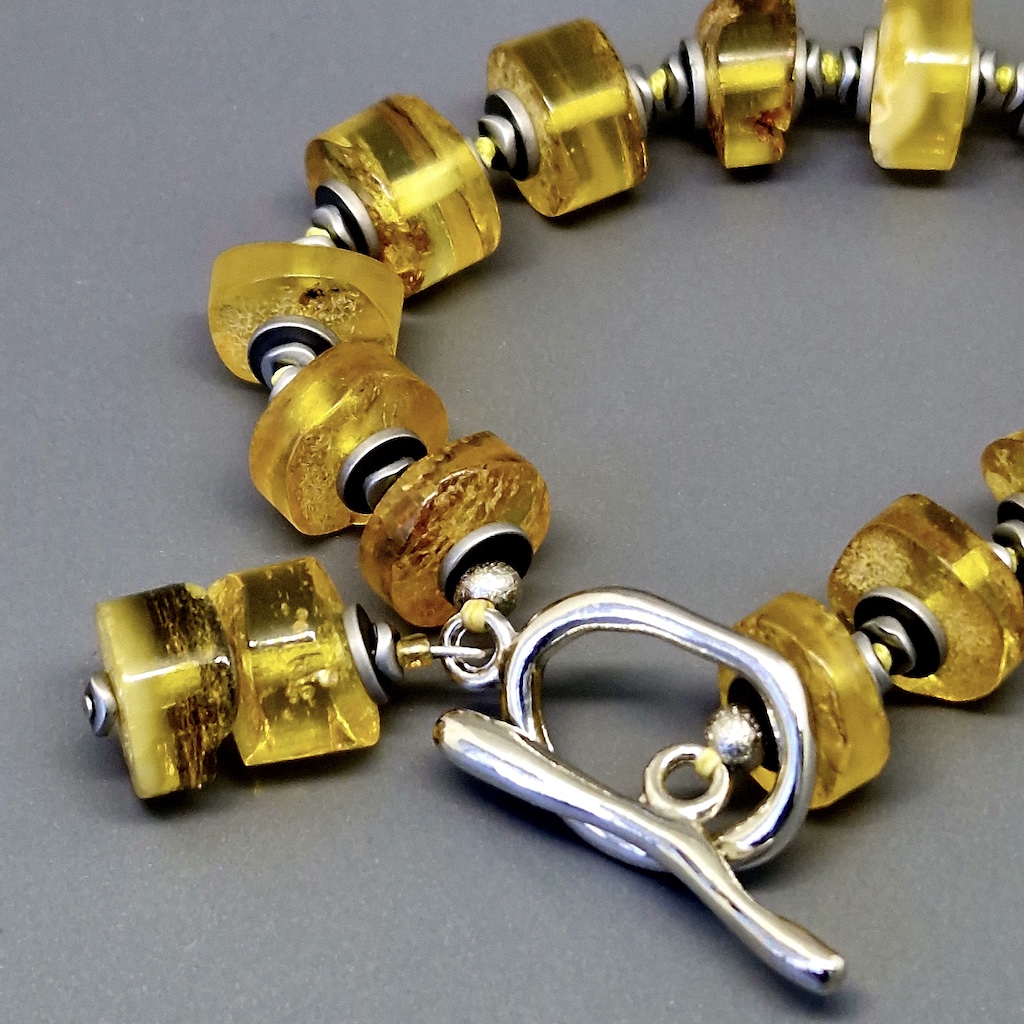 Браслет "Дженни", камень янтарь, 18 см, Арт. АП-12420