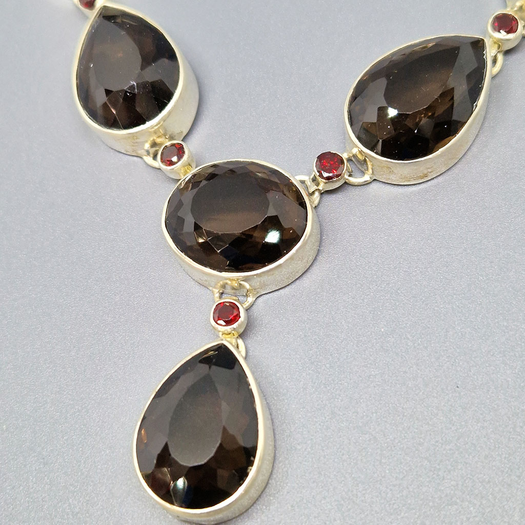 Колье НГР-12053, камни раухтопаз, гранат, 45 см