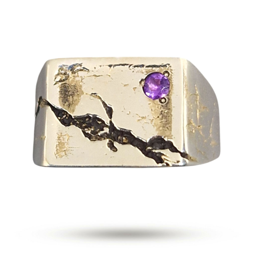 Кольцо из серебра с камнем аметист 0,06ct