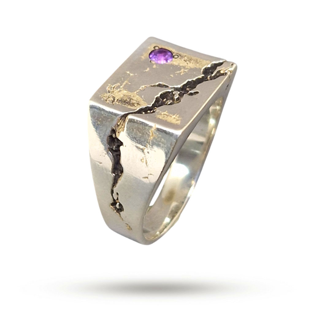 Кольцо из серебра с камнем аметист 0,06ct